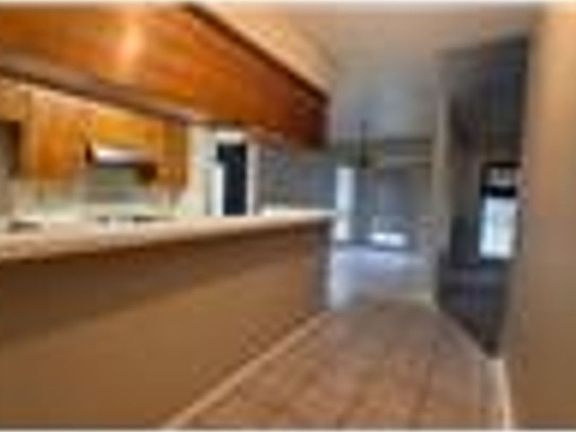 5th image of 2509 Persimmon St