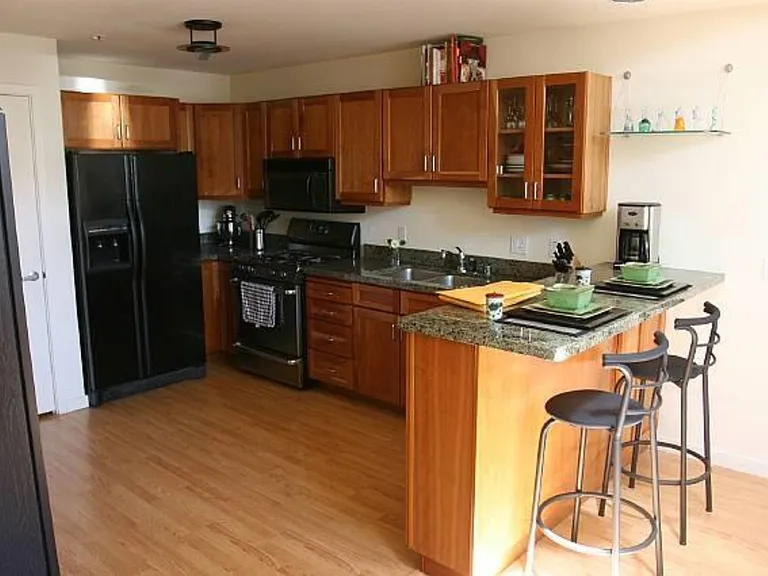 281 Clara St — Photo 26