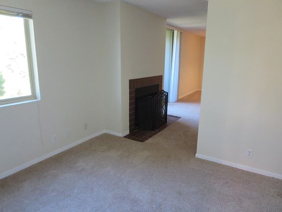 3rd image of 303 Philip Dr APT 204