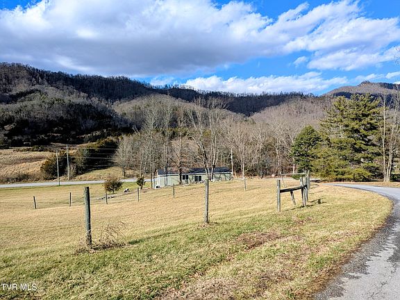 2nd image of 61 Rattlesnake Ridge Rd