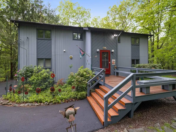151 Forest Dr, Canadensis, PA 18325