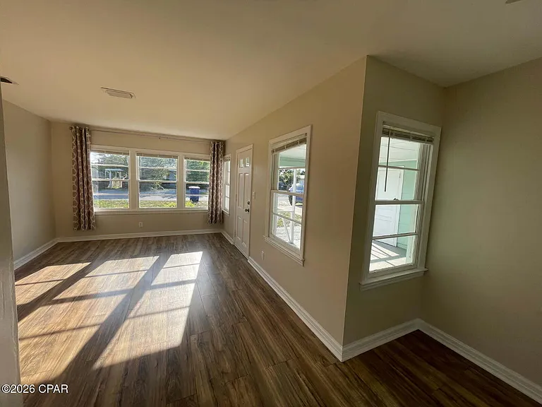 1010 E 2nd Pl — Photo 5