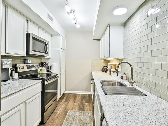 4th image of 600 NW 4th St APT 206N