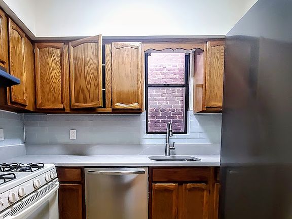 4th image of 496 Pavonia Ave APT B4