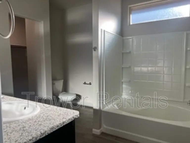 1902 Twin Falls Dr — Photo 13
