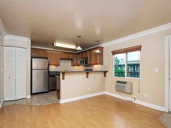 4th image of 800 N Mollison Ave Unit 50