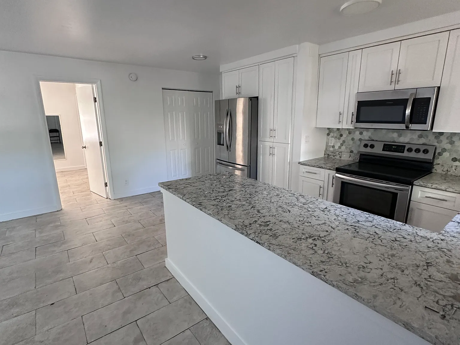 2 bed, 1000 sqft, $2,500 — Photo 2