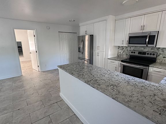 2nd image of 234 SW 19th St APT 2