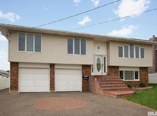 21 Meadow Ln, Amityville, NY 11701