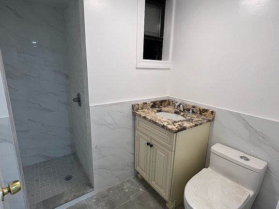 4th image of 3151 45th St Floor 1