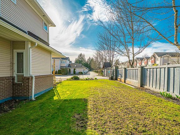 4th image of 14154 103rd Ave #101