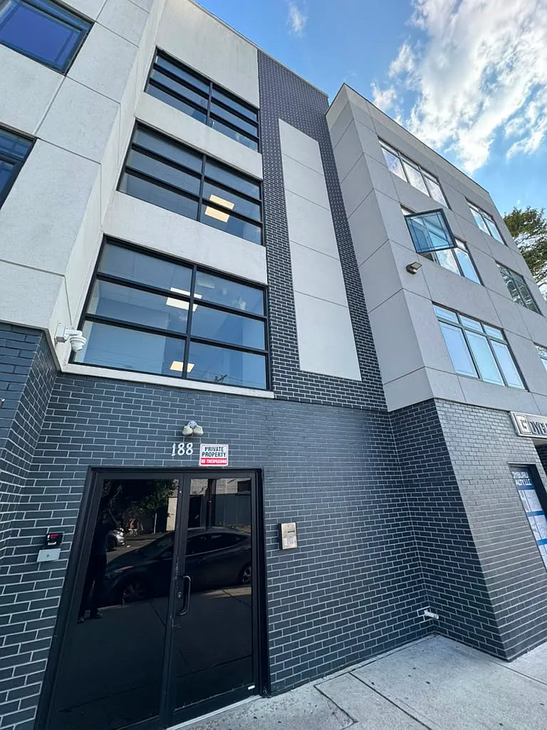2 bed, $2,209 — Photo 1