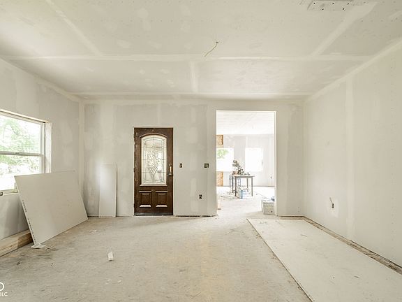 3rd image of 1814 W Railroad St