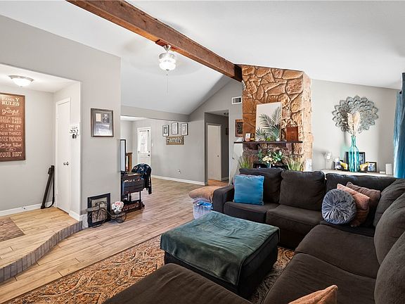 3rd image of 985 Ribbon Tail St