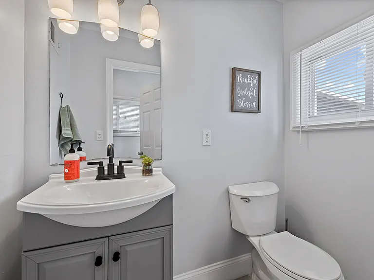 8 E Randall St — Photo 10