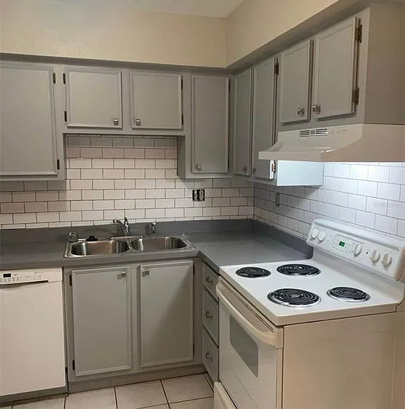 1025 Apollo Beach Blvd #B — Photo 2