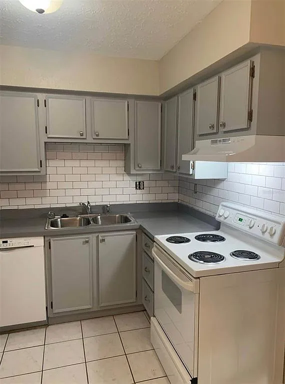 Building Photo - 1025 Apollo Beach Blvd #B