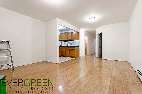 Rented by Safdie Realty Group | media 16