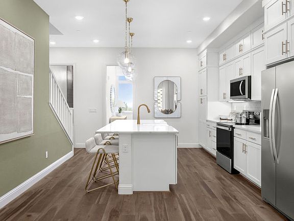 Kitchen with large central island