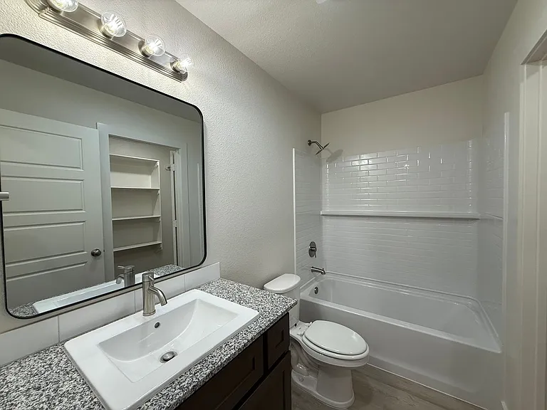 5518 Rice St — Photo 10