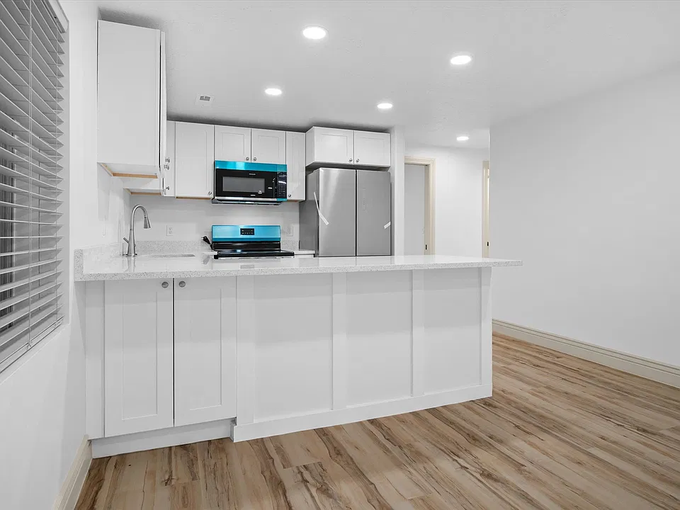 624 W Aspen Hills Blvd