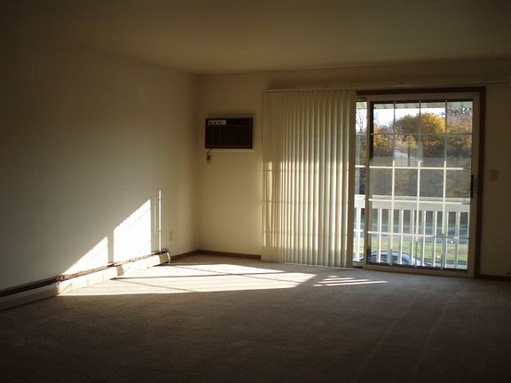 4th image of 491 Stratford Way APT 2
