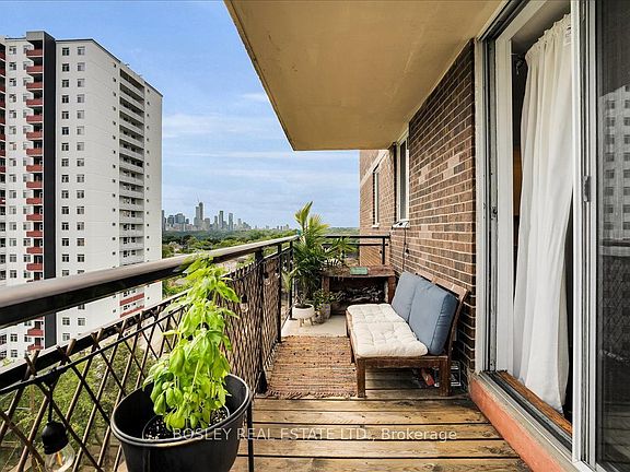 5th image of 1145 Logan Ave Unit 1102