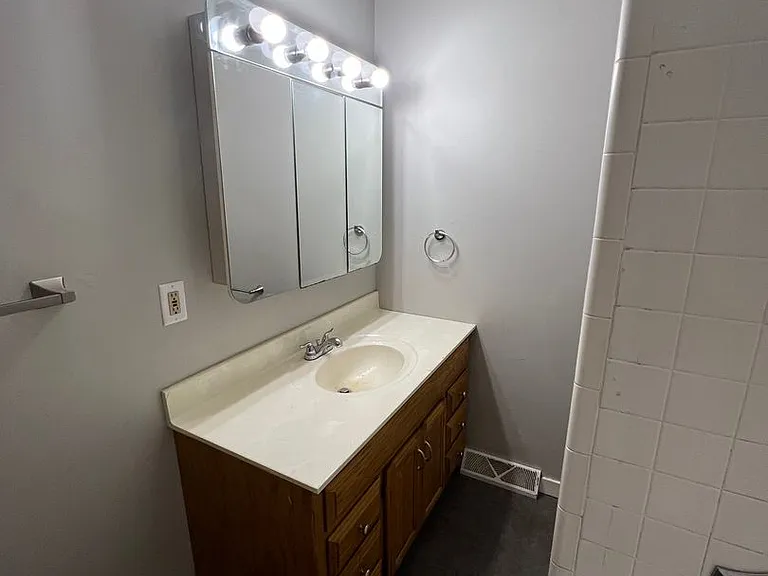 728 Meadowview Ln — Photo 23