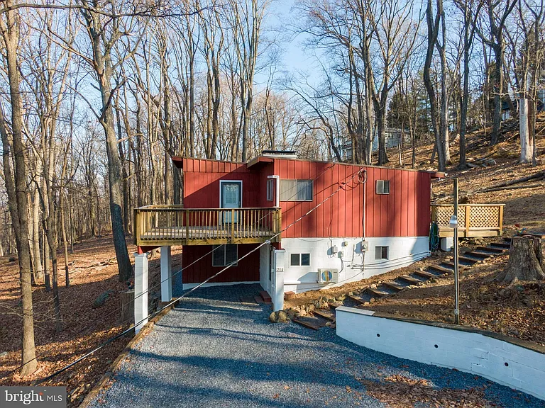 214 Bridle Path Rd — Photo 2