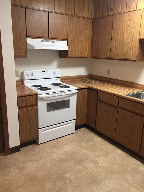 2nd image of 747 N Absaroka St