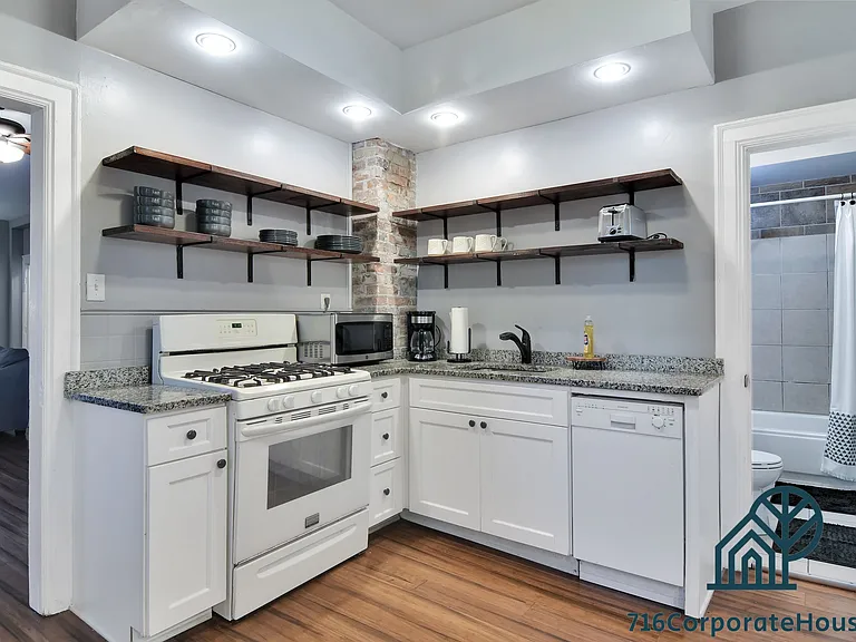 305 Bird Ave — Photo 5