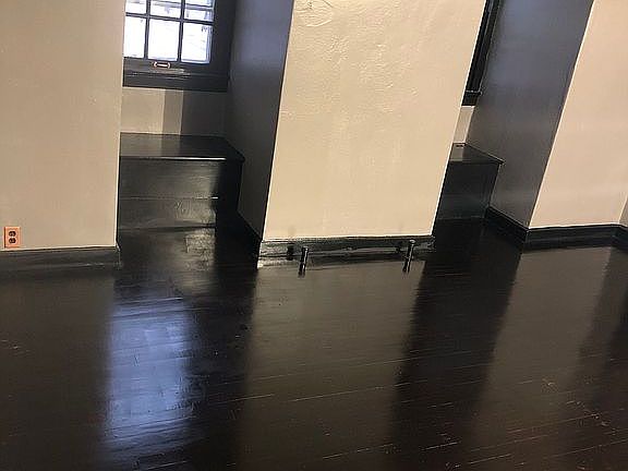 5th image of 821 Adams St