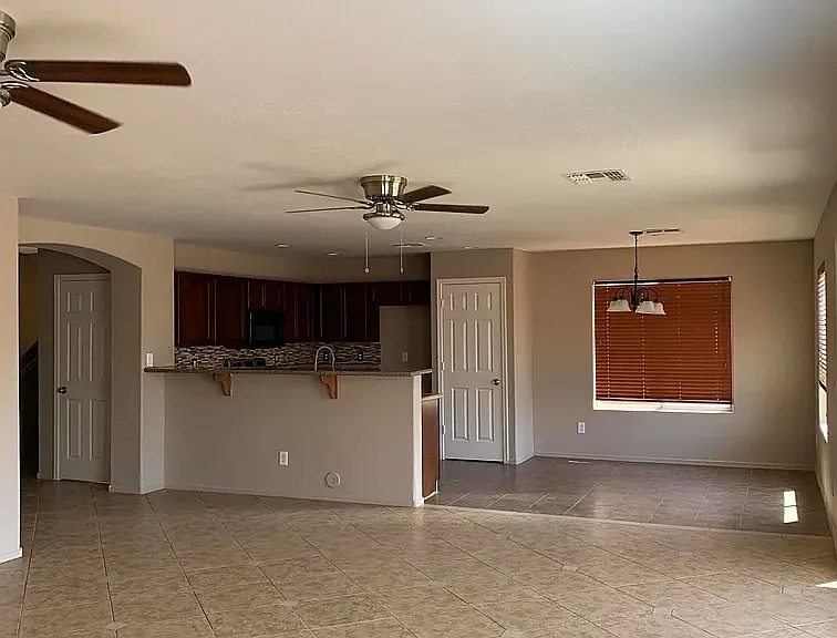 3316 S 72nd Ln — Photo 2