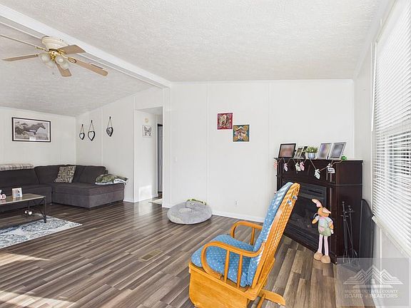 5th image of 208 Riffe St