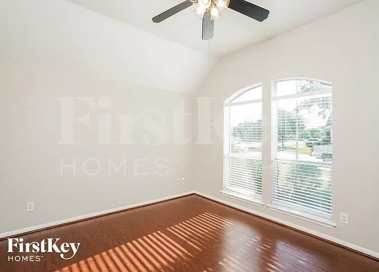 3310 Rainport Dr — Photo 11