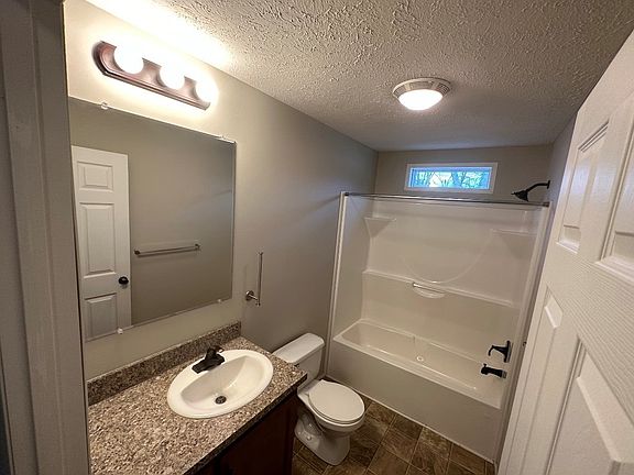 4th image of 9910 Geraldine St #123