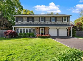 19 Fox Lane, Dix Hills, NY 11746