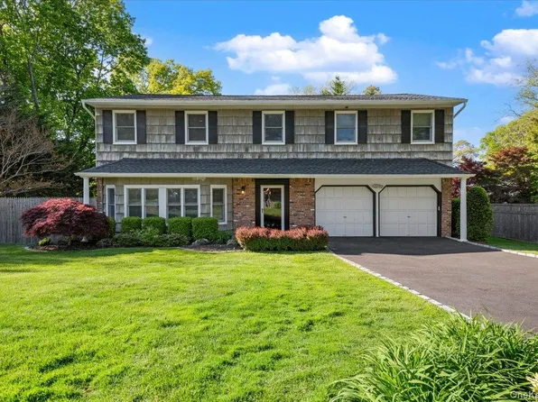 19 Fox Lane, Dix Hills, NY 11746