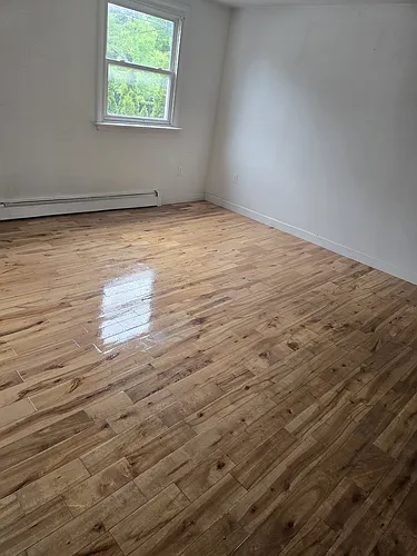 403 College St Photo 1