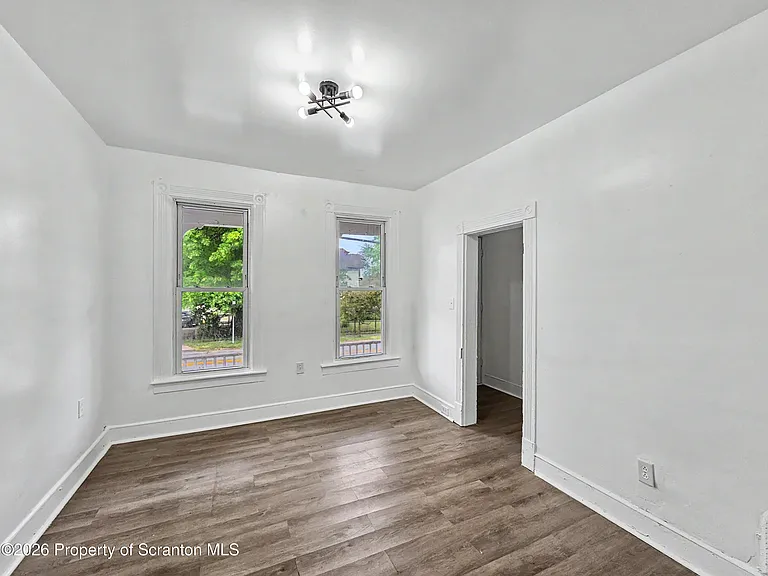 907 Green Ridge St #R — Photo 6