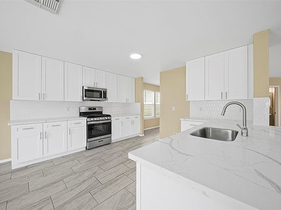3rd image of 19835 Stonecross Glen Ln