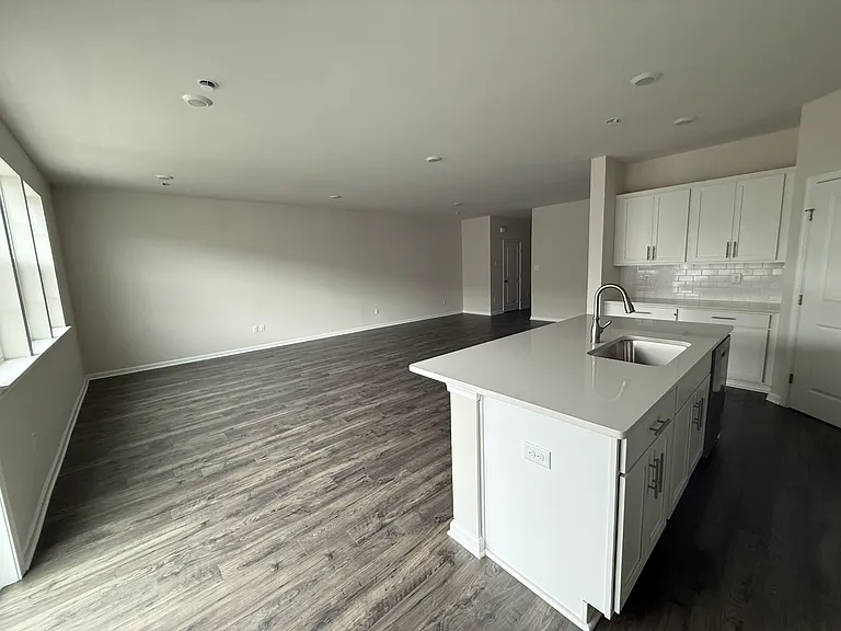 41 Victoria Gardens Sq — Photo 7