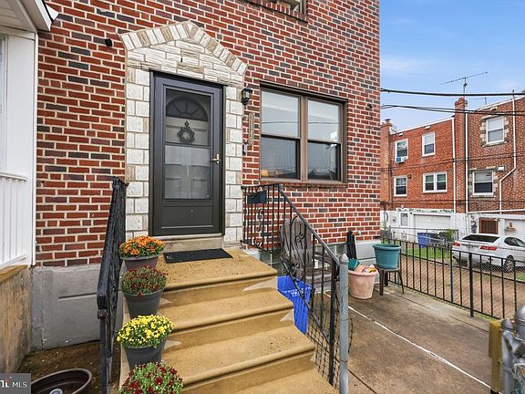 3rd image of 3149 Fairfield St