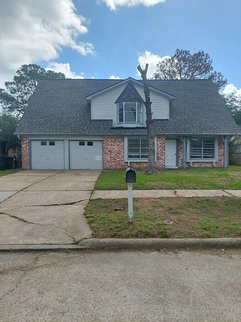 834 Voyager Dr — Photo 1