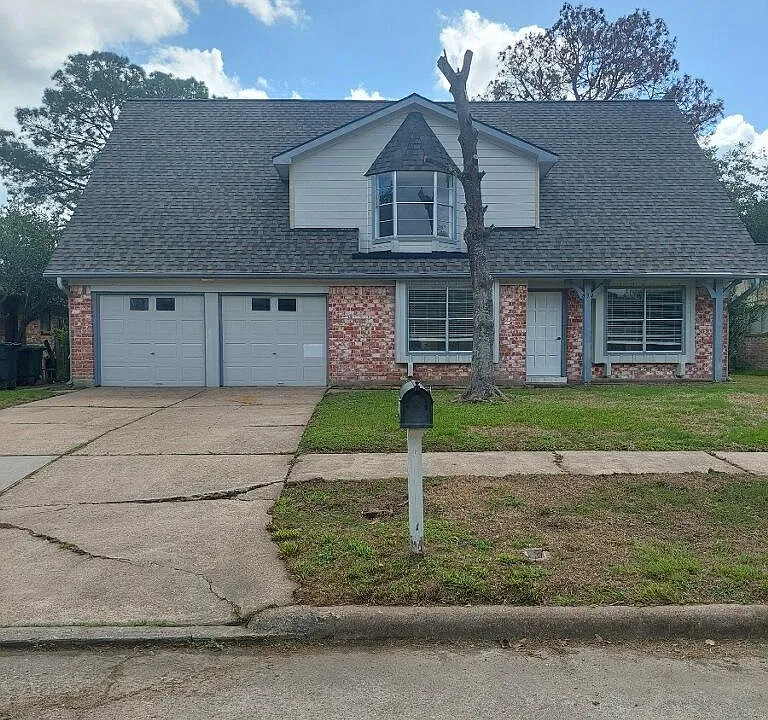 834 Voyager Dr