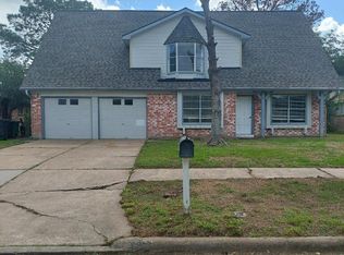 834 Voyager Dr, Houston, TX 77062