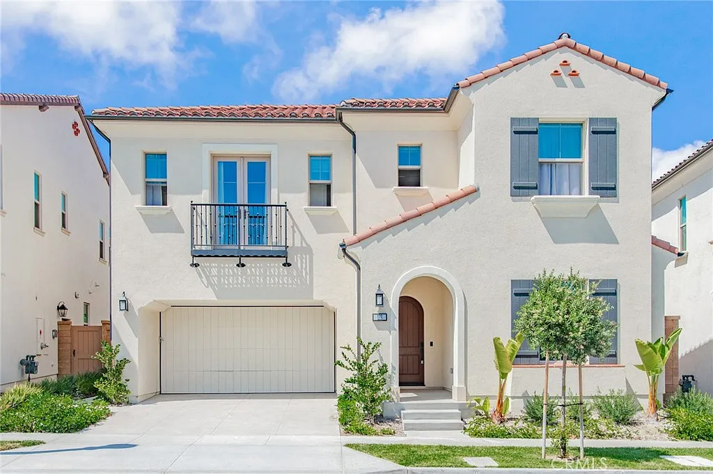 4 bed, 4.5 bath, 3467 sqft, $8,000 — Photo 1