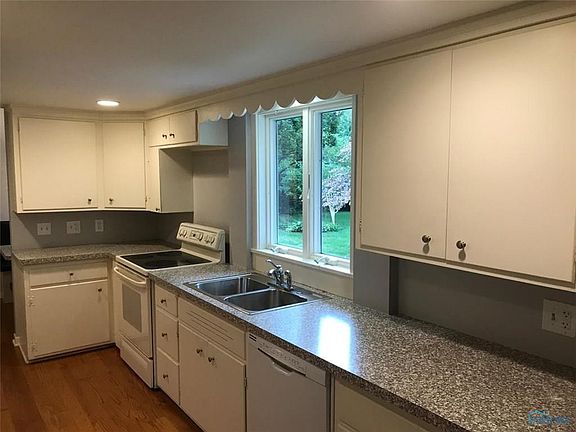 2nd image of 225 Winfield Dr