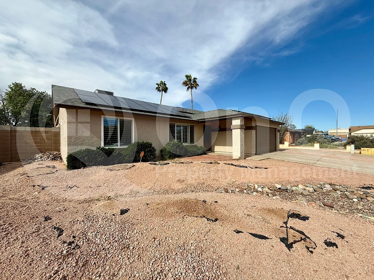 3 bed, 2.0 bath, 1222 sqft, $2,499 — Photo 3