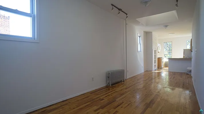 Rented by EXR | media 31